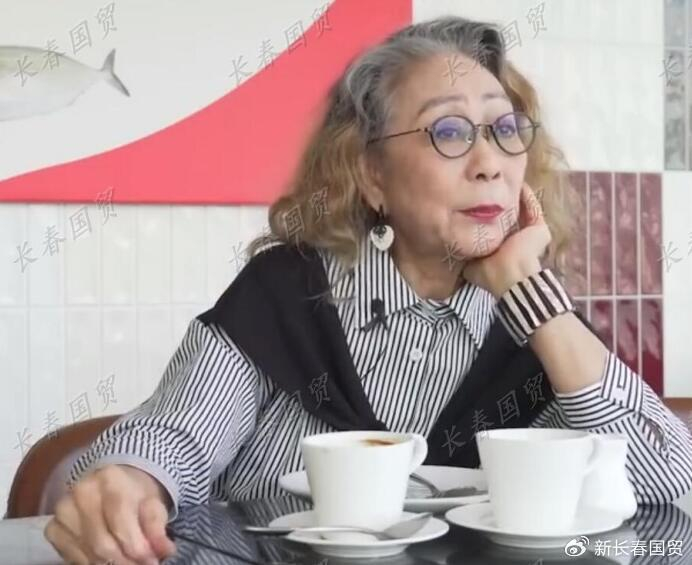 73岁不言退,打扮时尚状态佳|梅超风|黄文慧|射雕英雄传_新浪新闻