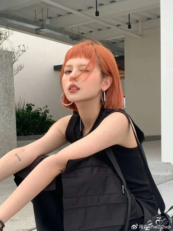 今夏最火女士发型揭秘,橙色染发与眉上刘海波波头|刘海|染发|橙色_新