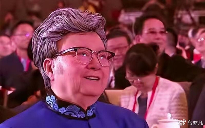 人民歌唱家胡松华:老伴去世2年后,92岁的他现状如何?