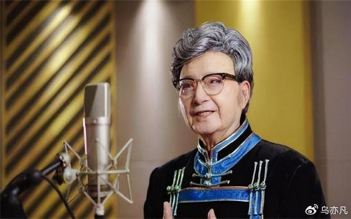 1930年,胡松华出生于北京.他的家世是非常显赫的,祖上是满洲镶黄旗.