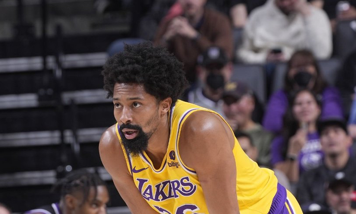 湖人30岁板凳匪徒崛起曾经场均206辅佐詹皇浓眉冲冠