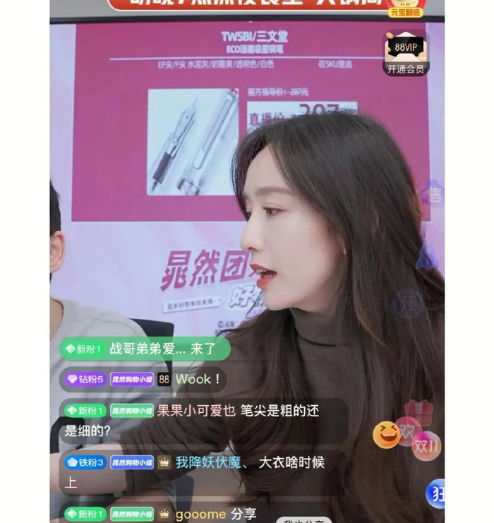 不过她的女装店被不少网友曝光设计是抄袭,晁然先后经营了女装网店和