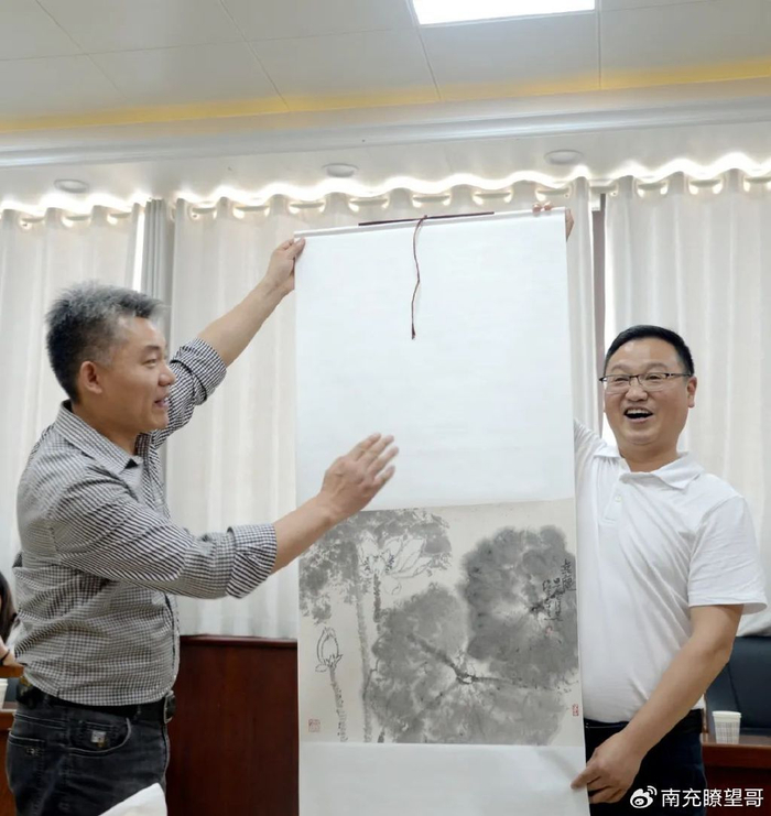 这是为啥?这位国家书画院的书法家非要到南充嘉陵这个镇去看看