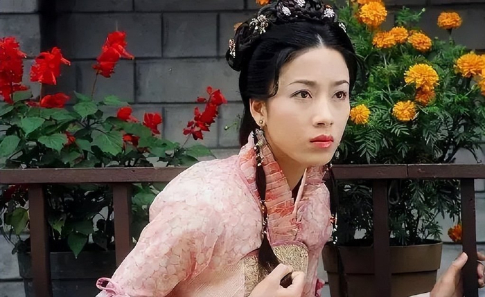 为生儿子改名，三年前宣布改名的杨怡，如今过得怎么样？