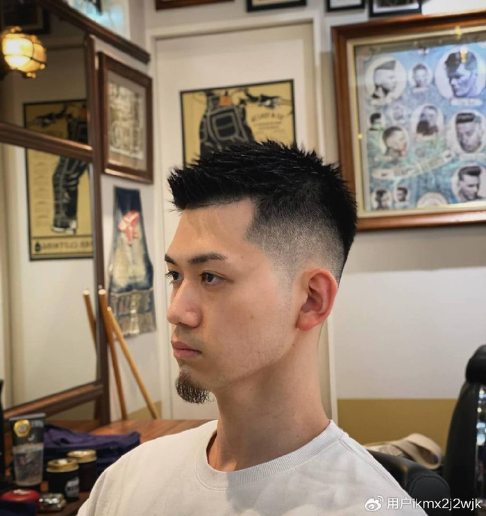 夏季男发别乱剪,想要清爽还是两侧铲短发型,时尚还帅气