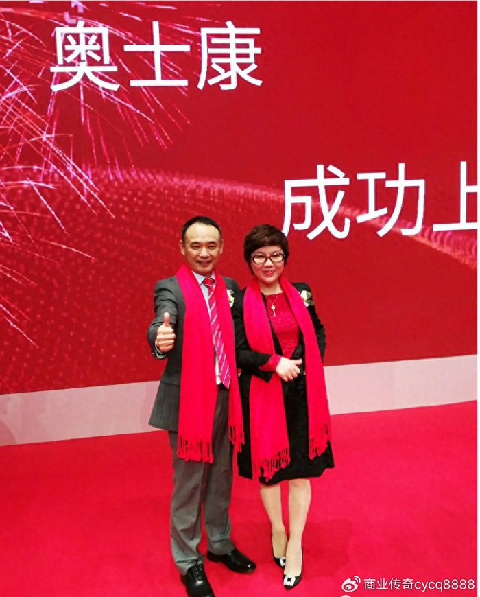 两人都是沅江人,还毕业于同一所中学.