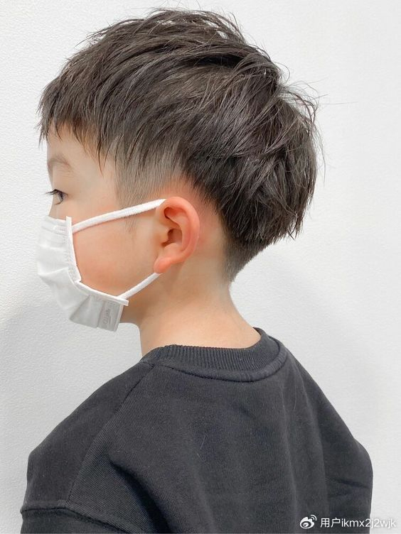 龙年新学期小男孩发型别乱剪,选这几款就对了,个性