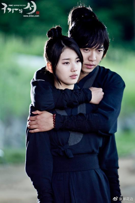 故事讲述半人半兽的「崔江置」(李升基饰演)为了成为真正的人类而拼尽