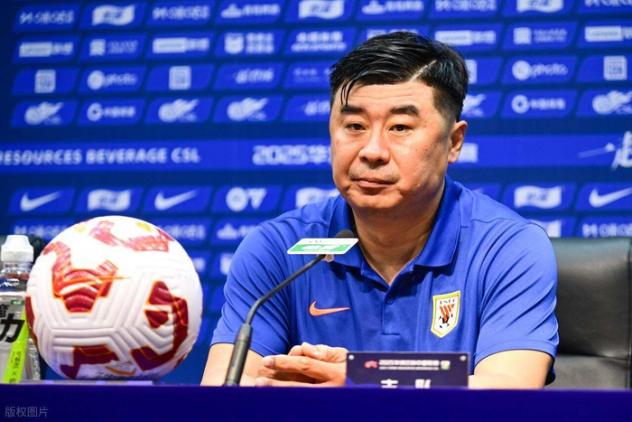 韩鹏大概率无缘转正鲁能主帅，球迷为此鸣不平，直言他不该下课