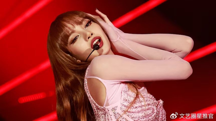 lisa被曝在巴黎精神状态极其不正常又哭又笑巴黎圈子质疑她嗑药