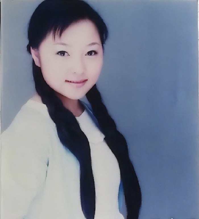 老照片:九十年代清纯女孩,长相可爱笑容甜美
