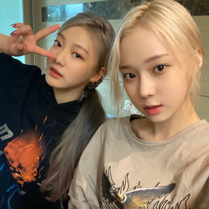 宁宁自己发的出道前旧照继续考古练习生时期的宁宁你小汁好像没有尴尬