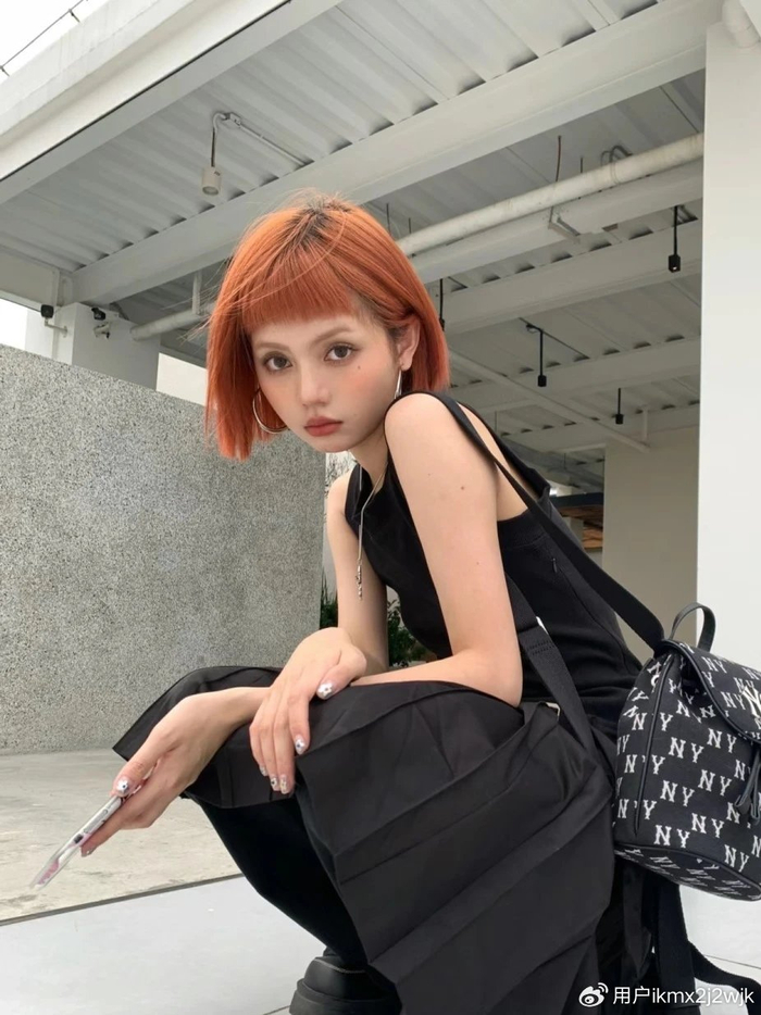 今夏最火女士发型揭秘,橙色染发与眉上刘海波波头