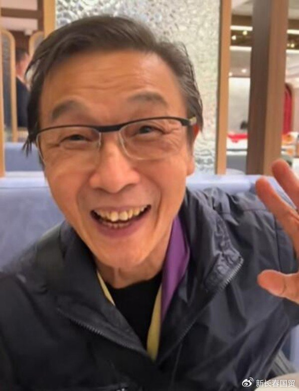 刘松仁曾被传中风，74岁近照曝光：身形暴瘦口齿不清