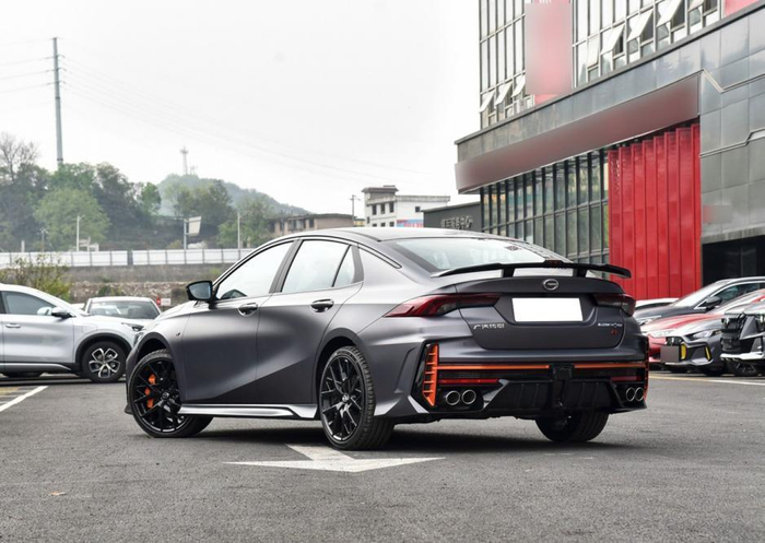 133万的国产性能车出淤泥而不染新能源时代下的燃油绝唱