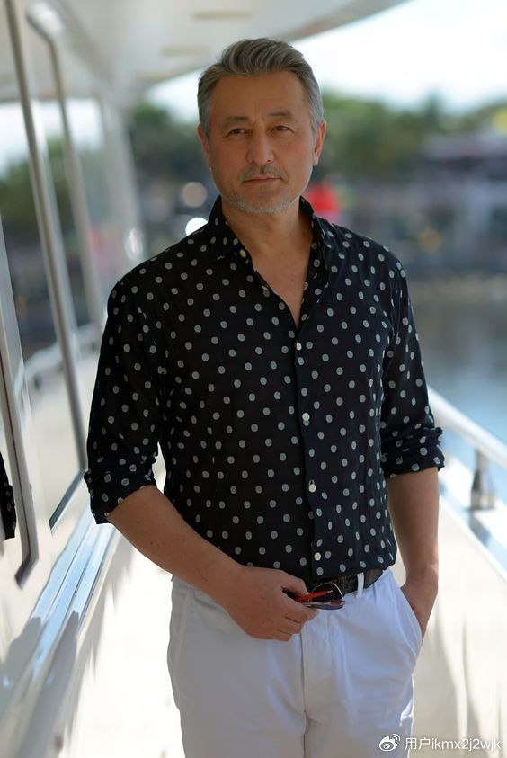 50岁以上的男士,发型这样剪,花白头发也帅气|发型|头发|男士_新浪新闻