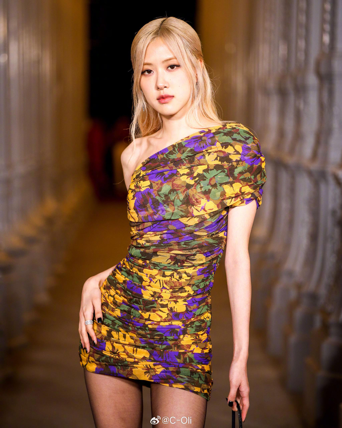 4/ 5朴彩英受邀出席 2023 lacma art   film gala 活动,碎花斜肩