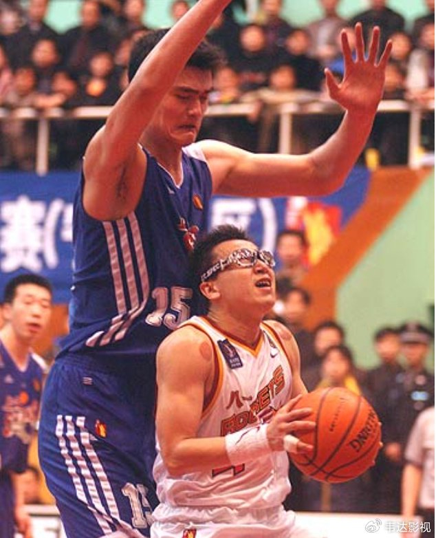 范斌,他的身高在男篮中属实不常见,因为他只有1米78,在动辄2米高的