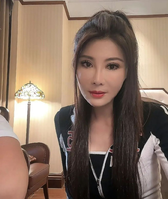 55岁功夫女神复出拍戏,"科技脸"又僵又肿,今昔对比判若两人