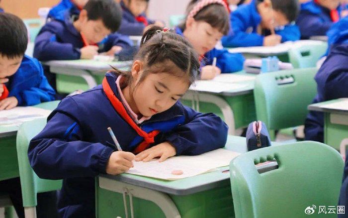 火爆小学?从孩子能否"打烟牌",到"消失的课间十分钟"的思考