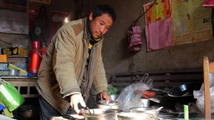 孤独的50岁门槛：农村光棍为何难迈这道坎？
