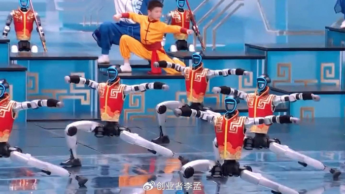 相比2025春晚的《秧BOT》,2026春晚《武BOT》究竟提升了多少?__财经头条__新浪财经