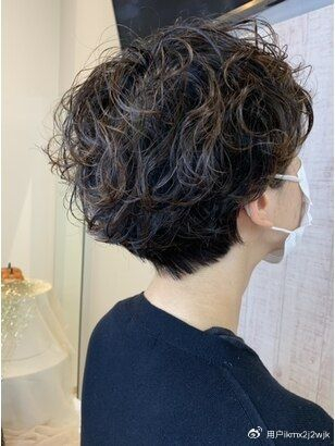 女士短发纹理烫,蓬松时尚显发量,喜欢短发的姐妹别错过