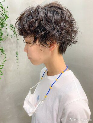 女士短发纹理烫,蓬松时尚显发量,喜欢短发的姐妹别错过