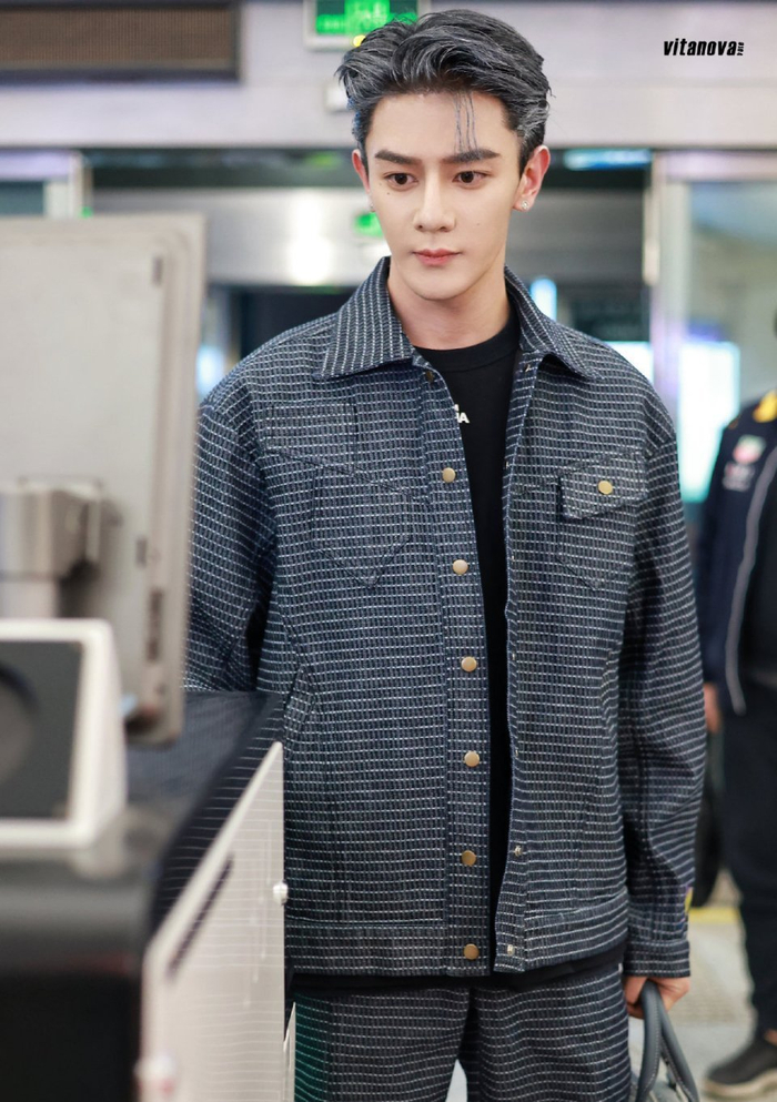 夏之光机场饭拍真的很白色挑染造型深得我意