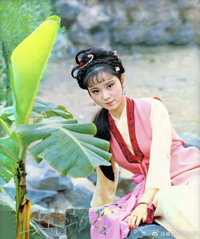 87版《红楼梦》晴雯剧照:最美丫鬟当如是,清秀中透着伶俐|晴雯|丫鬟