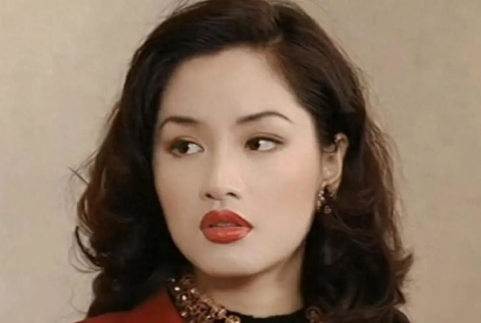 上海时装周马伊琍低胸霸总风瞿颖摇曳女王范邓超显中年油腻