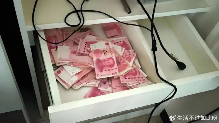 家里有现金的要当心，现在知道还不晚，别不当回事，快提醒家人