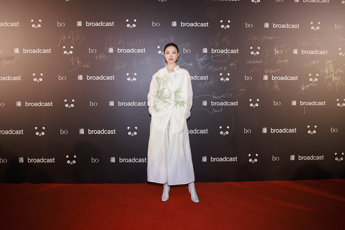 美哭播broadcast品牌代言人倪妮惊喜现身日播集团24ss节气