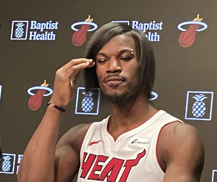 巴特勒这造型__财经头条