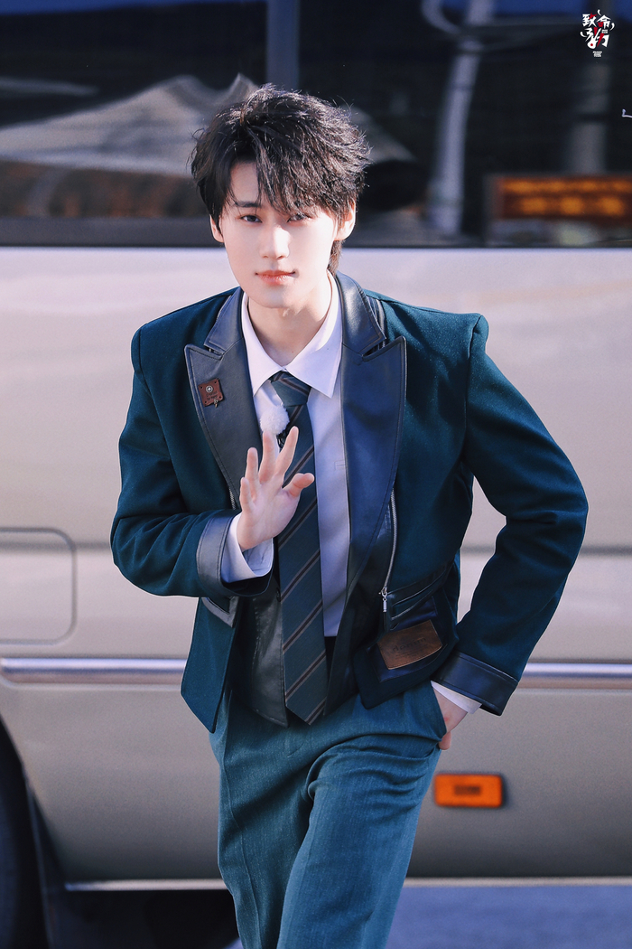 张真源真的是一位十分帅气的小哥哥