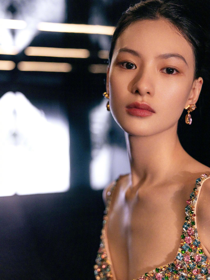 邱天今日上海活动造型……|邱天|上海市|礼服_新浪新闻