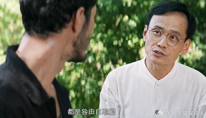 影片里指向的最大恶人似乎不是枪杀了数十人的陈桂林,而是1号通缉犯