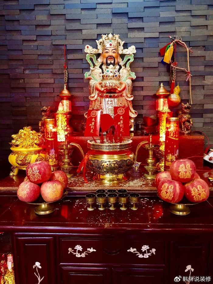 1,文财神:不可面朝门外文财神的工作就是送钱,我们在摆放文财神的时候