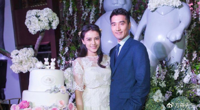 高圆圆赵又廷参加好友婚礼,相视而笑画风超甜,结婚10年恩爱如初