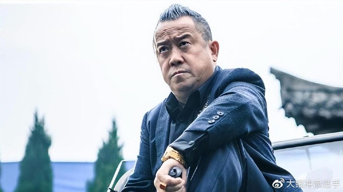 曾志伟黑历史曝光:侵犯当红女星,潜规则影后,带女模"扯皮条"|曾志伟