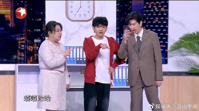 3,小品《下不了的班》杨超越,蒋龙,蒋易,蒋诗萌 东方卫视今年辽宁