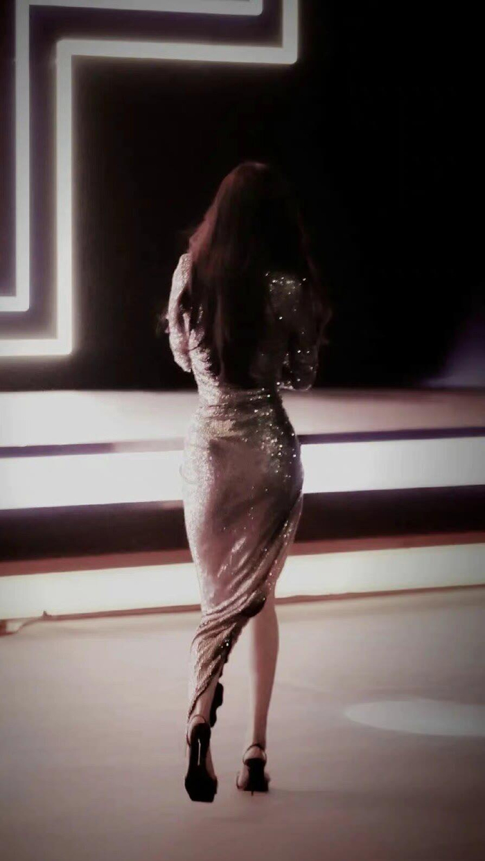 杨幂s型身材,太美了!发表一下你们的意见