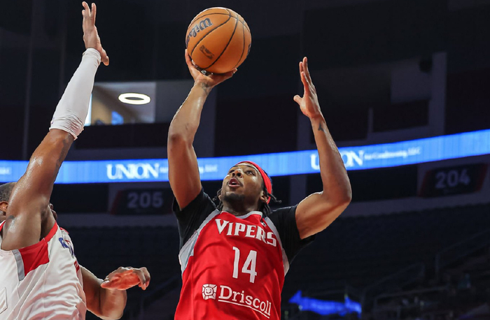 本场比赛中,帮助毒蛇拿下胜利的头号功臣无疑是被火箭下放到nba发展