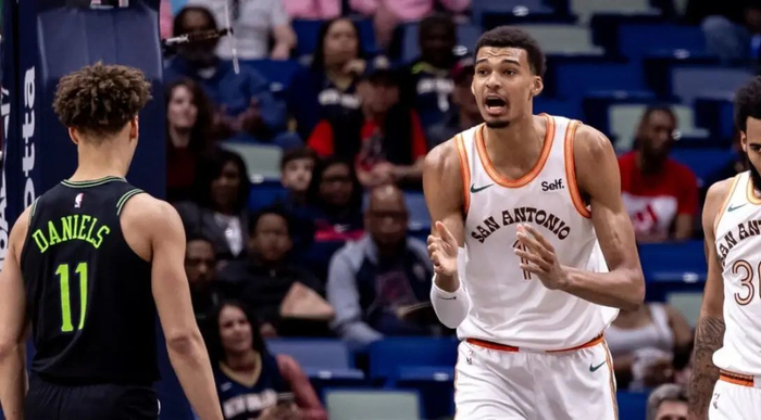 爆冷取胜文班亚马17129格拉汉姆205马刺关键时刻逆转鹈鹕队