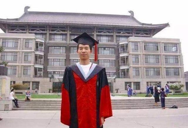 当年在北京大学站岗的保安，转眼已经43岁了，他的命运改变了吗？