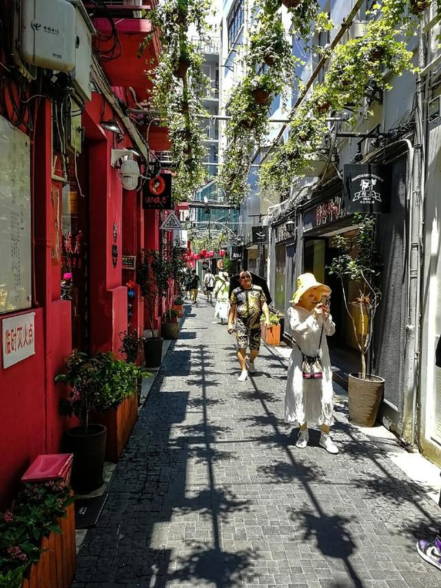 公园阿姨快餐的市井烟火气,藏在盒饭里的社区温度密码