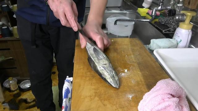 男子买了条“鞋底鱼”，以为不能吃，做成菜后让人羡慕