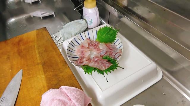 男子买了条“鞋底鱼”，以为不能吃，做成菜后让人羡慕