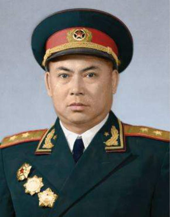 第一批入朝作战的六位军长，谁的成就最大，他和梁兴初不相上下