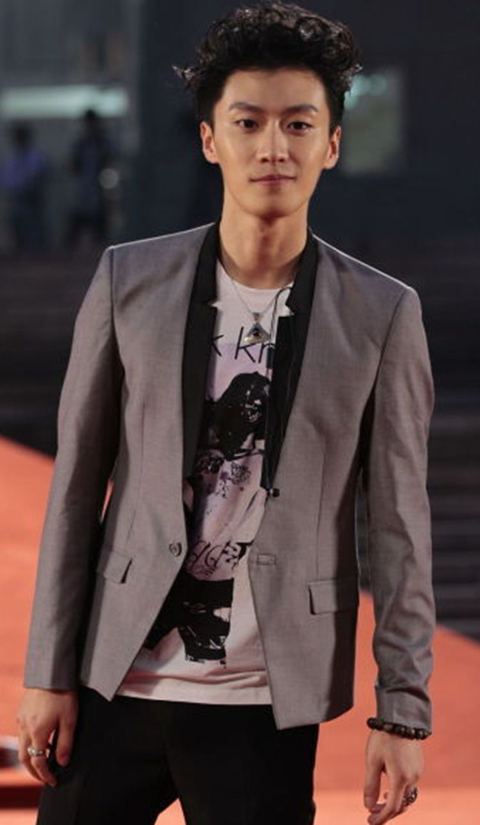 中国内地男演员,毕业于中央戏剧学院表演系2001级,2005年出演个人首部